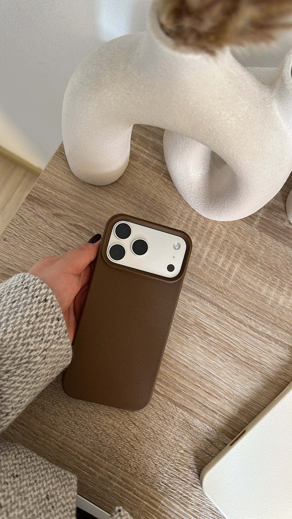 Case Classic Almond