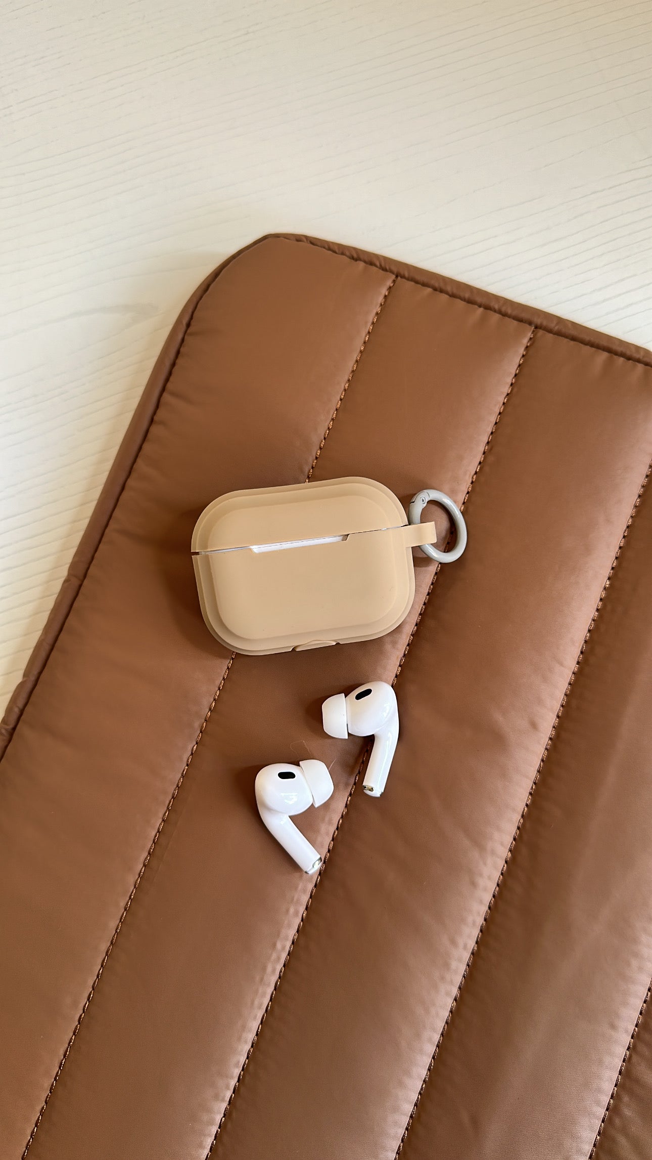 Case AirPods Avellana