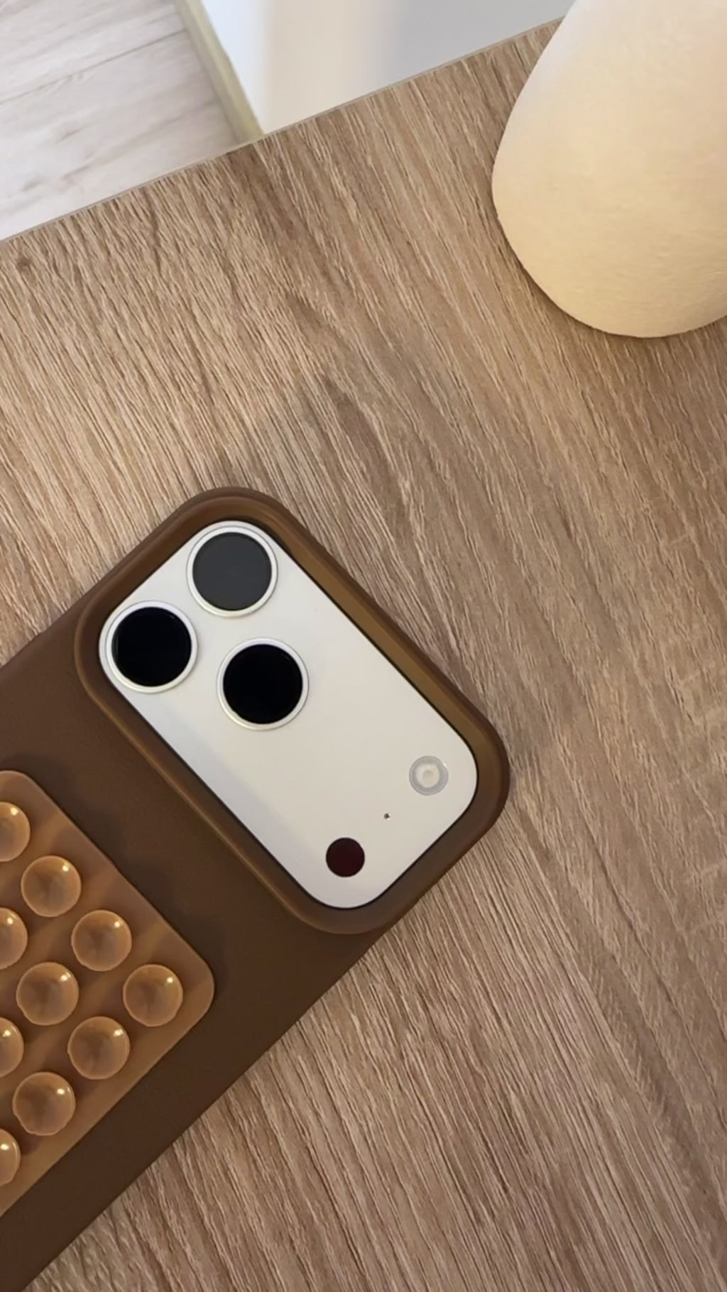 Case Classic Almond