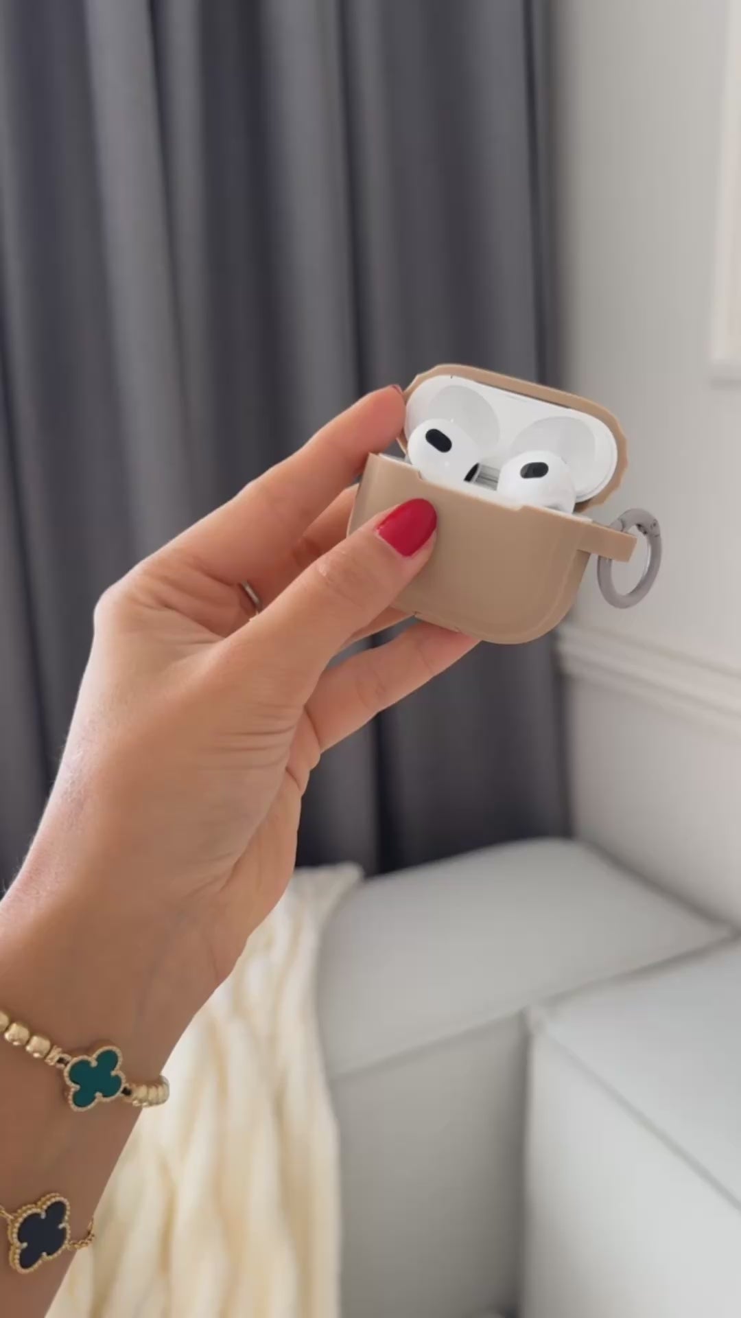 Case AirPods Avellana
